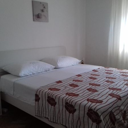 Apartment Dragan Pula Buitenkant foto