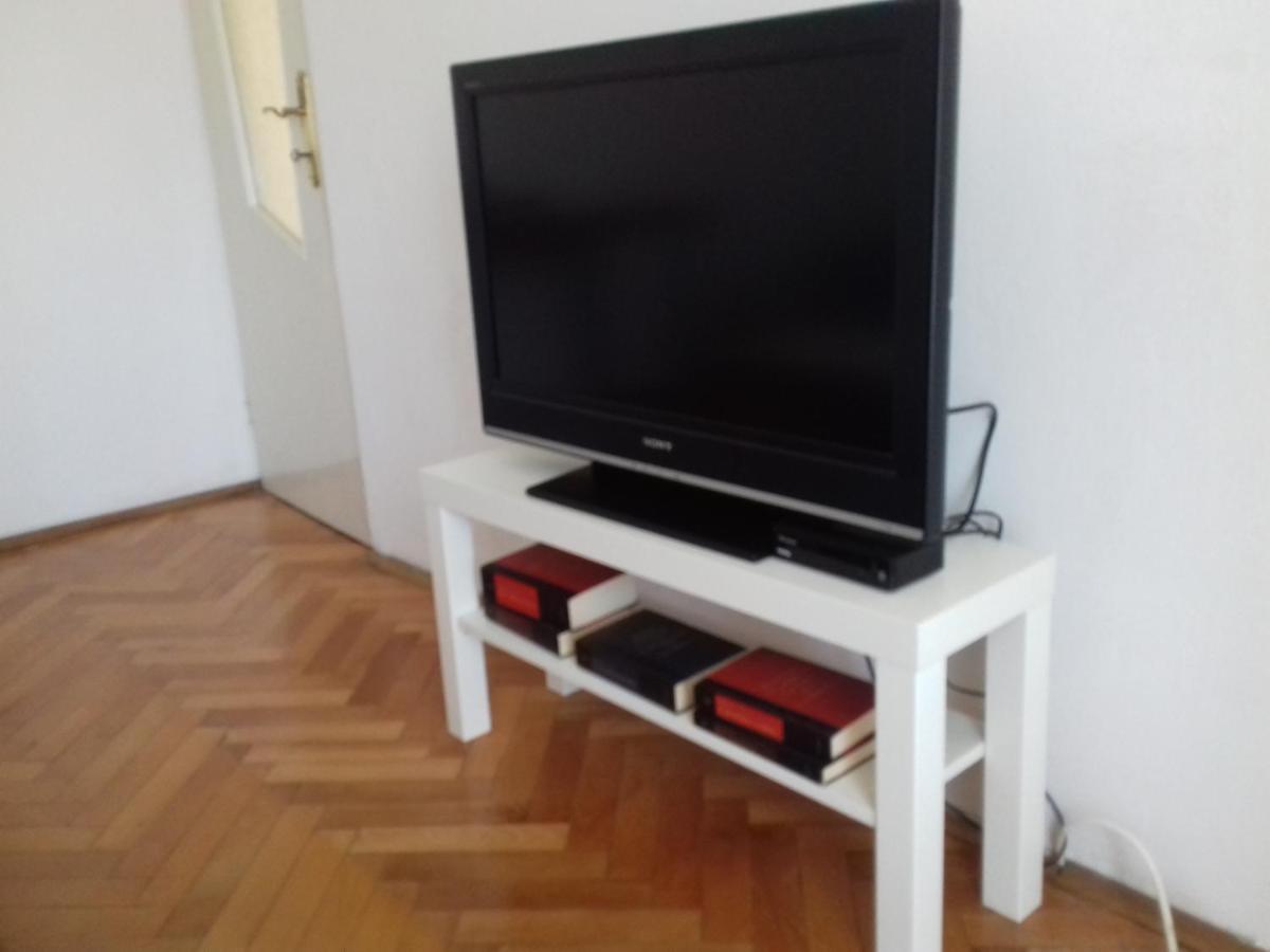 Apartment Dragan Pula Buitenkant foto