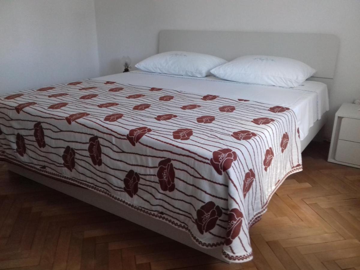 Apartment Dragan Pula Buitenkant foto