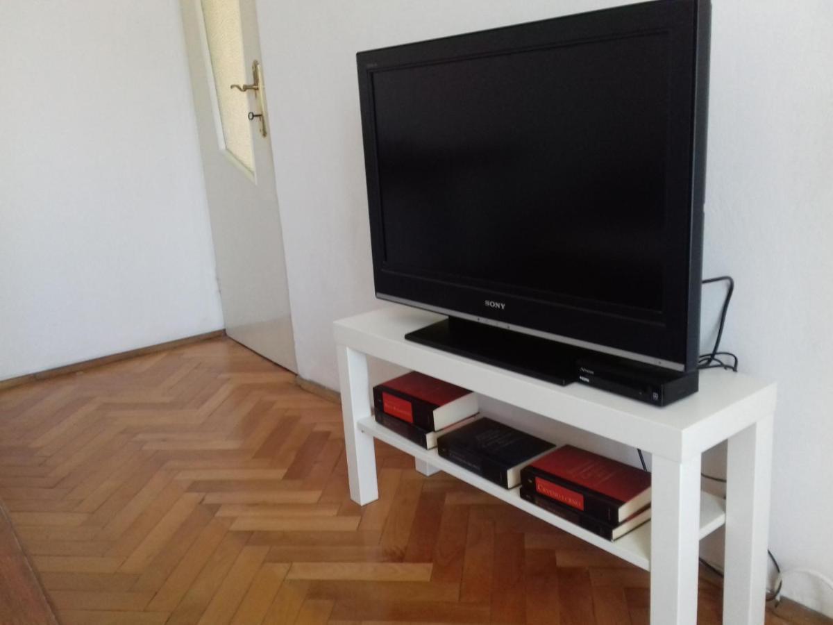 Apartment Dragan Pula Buitenkant foto